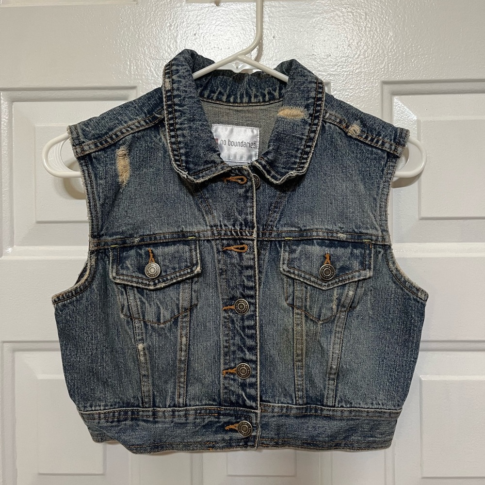 Cropped Medium Wash Denim Vest Juniors Small 
No boundaries